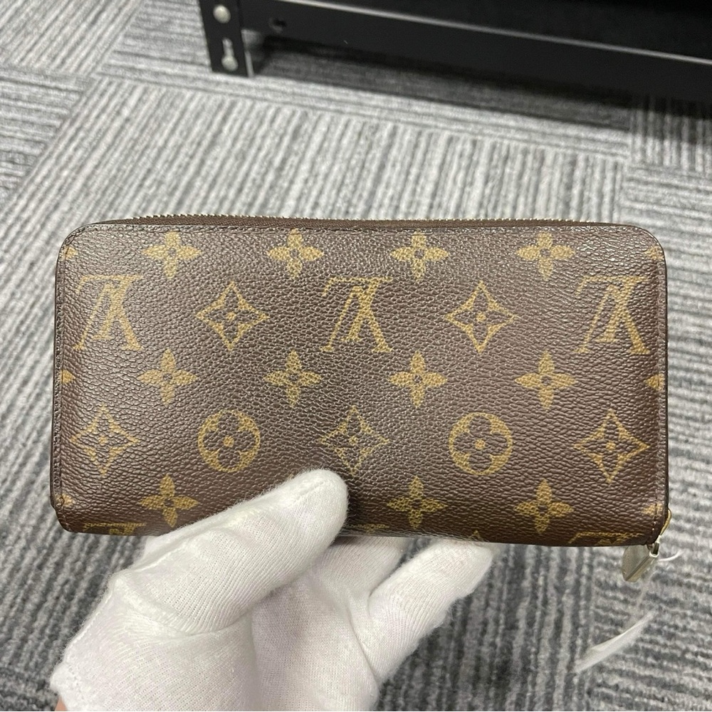 Louis Vuitton Zippy long wallet Monogram